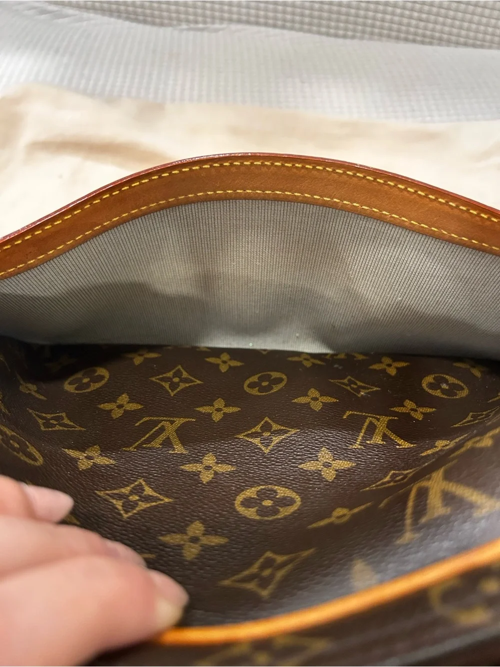 Authentic Louis Vuitton Monogram Canvas PM Reporter Bag
